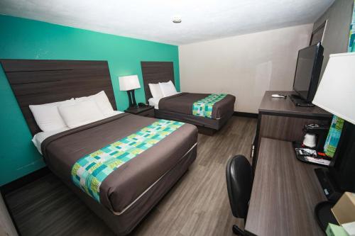 En eller flere senger på et rom på Relax Inn-Bradford