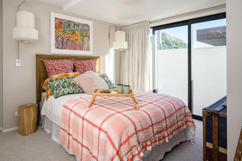 En eller flere senge i et værelse på Enjoy downtown Mount Maunganui