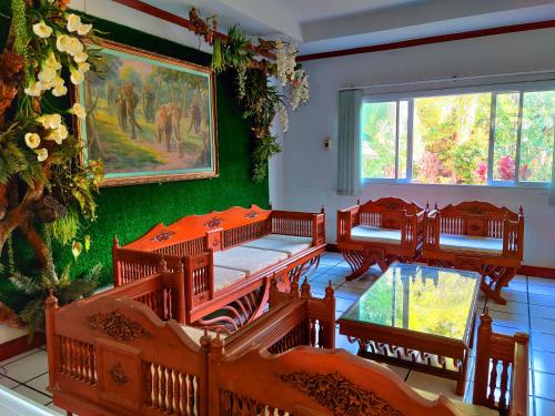 Thong Paeka Hotel tesisinde bir restoran veya yemek mekanı