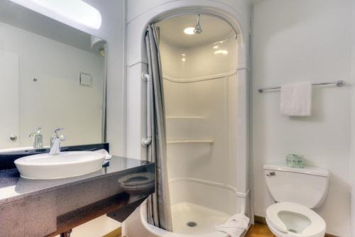 a bathroom with a shower and a sink and a toilet at Motel 6-Tigard, OR - Portland South - Lake Oswego in Tigard