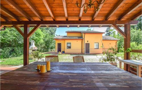 Stunning home in Caprino veronese with WiFi and 4 Bedrooms