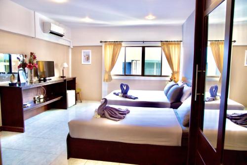 Gallery image of GOLDEN GUESTHOUSE by The Beach Cha Am in Cha Am