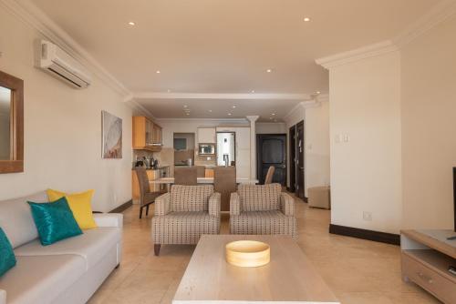 Χώρος καθιστικού στο Ballito Manor View 505 - With Generator