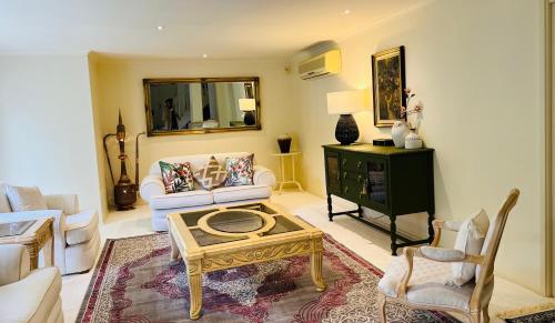 Χώρος καθιστικού στο Sarovar Holidays