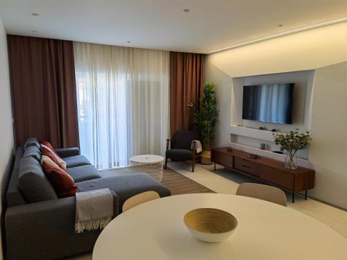 211 Apartamento moderno com vista para a piscina no centro da cidade