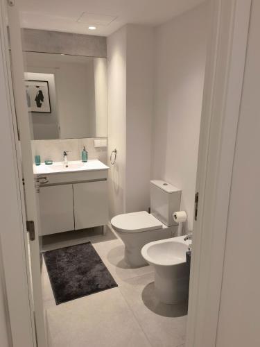 211 Apartamento moderno com vista para a piscina no centro da cidade