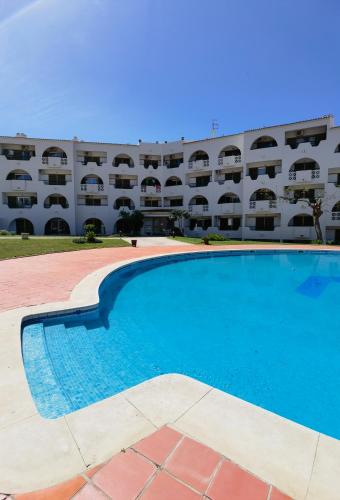 211 Apartamento moderno com vista para a piscina no centro da cidade