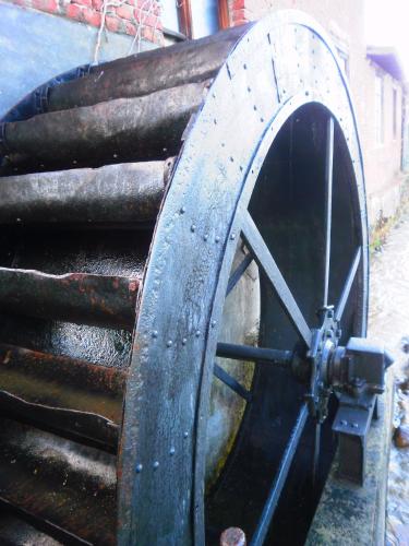 a close up of a wheel on top at Bed and breakfast Al Rudun in Boves