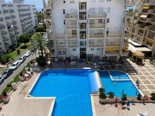 Apartamento con piscina en 1ª línea de playa en Salou ideal familias