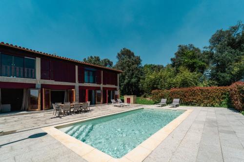 Piscina de la sau aproape de Casa Lata - Agroturismo e Enoturismo