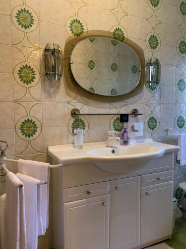 a bathroom with a sink and a mirror at Relais Ca' Serena in Roncade