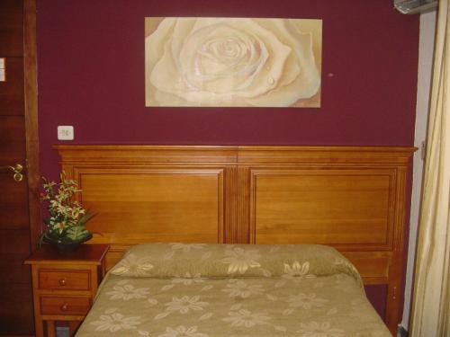Postel nebo postele na pokoji v ubytování Hostal Cabrera