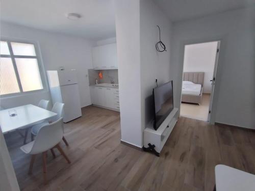 Noel’s apartment - Image 9