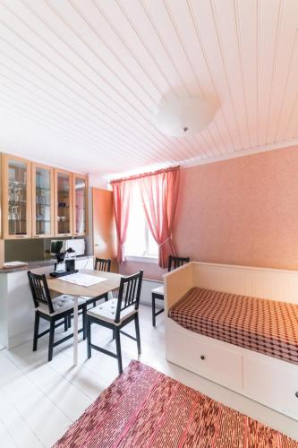 a room with a bed and a table and chairs at Tiittalan Kartano in Sulkava