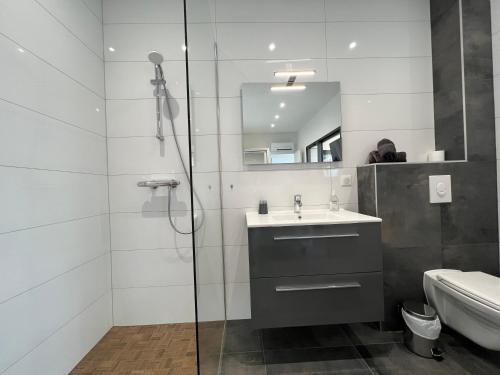 a bathroom with a sink and a shower at Villa Cupabia vue mer in Viggianello