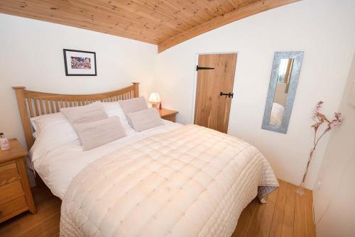 A bed or beds in a room at Hebridean Earth House