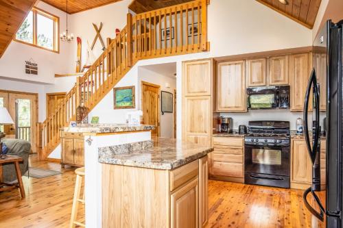 Dapur atau dapur kecil di Northwoods Getaway
