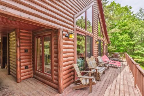 Balkoni atau teres di Northwoods Getaway