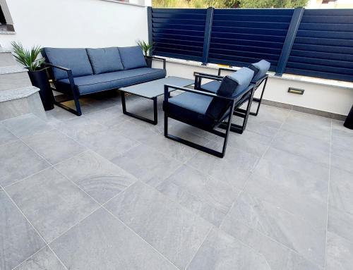 Posedenie v ubytovaní Luxury Garden Penthouse *MK*