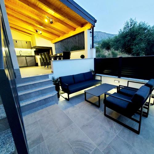 Luxury Garden Penthouse *MK*