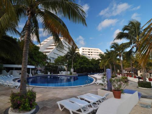 Piscina a Oasis Palm - All Inclusive o a prop