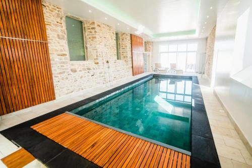 Gites Saint Martin - Le Couvent et sa piscine