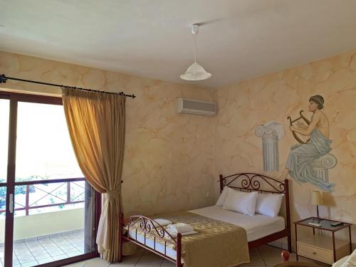 Кровать или кровати в номере Akrotiri Rooms