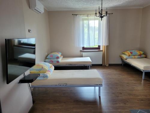 Katil atau katil-katil dalam bilik di Andrychów Apartment
