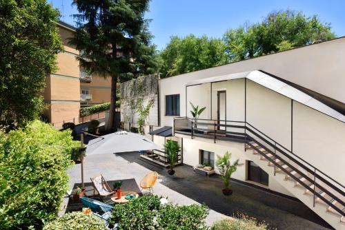 an aerial view of the courtyard of a building at Hotel Pulitzer in Rome