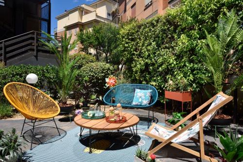 a patio with chairs and a table and a table and chairs at Hotel Pulitzer in Rome