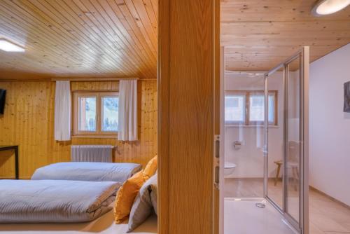 Una cama o camas en una habitación de HUS24