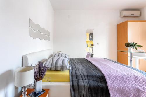 Postel nebo postele na pokoji v ubytování Apartments Dobrila