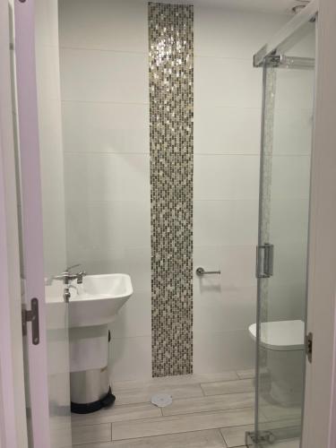Ένα μπάνιο στο Espacio Room Fuerteventura
