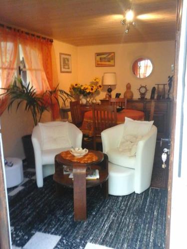 Photo de la galerie de l'établissement L'oustalè RUOMS, à Ruoms