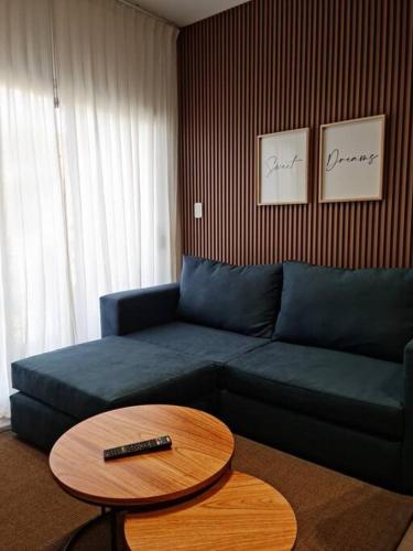 a living room with a blue couch and a table at Sweet Dreams III Sanatorio Junín IMEC in Junín