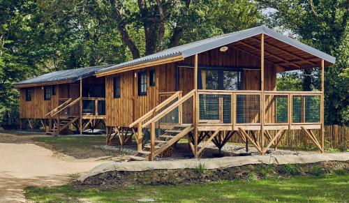 Budova, kde se chata nachází