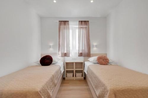 Postel nebo postele na pokoji v ubytování Apartman Roza, prekrasni novi apartman s parkingom