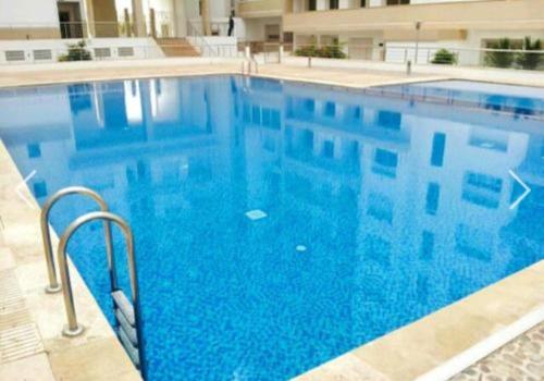 Appartement neuf avec vue sur mer et piscine intérieure