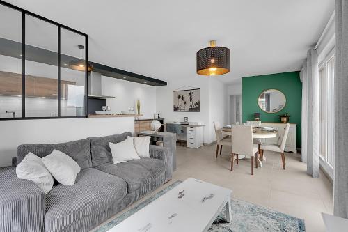 Een zitgedeelte bij LE COSMOPOLIS - Charmant appartement toulousain de 89m2