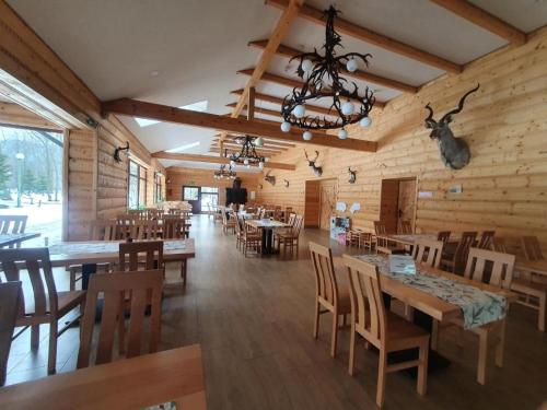A restaurant or other place to eat at Ośrodek Wczasów Zdrowotnych Rudawka Rymanowska