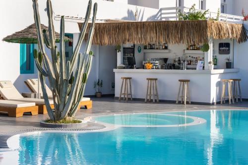 Nissia Beach Apartments & Suitesの敷地内または近くにあるプール