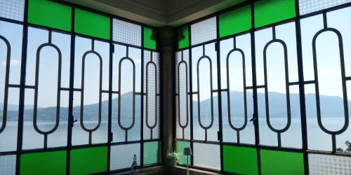 a window with a view of the mountains at Hotel La Rondinella in Cannero Riviera