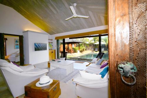 Foto dalla galleria di Elegant Villa Bali style in Blue Bay a Blue Bay
