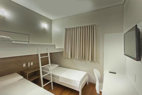 a small room with a bunk bed and a ladder at Hotel Esplanada in Campinas