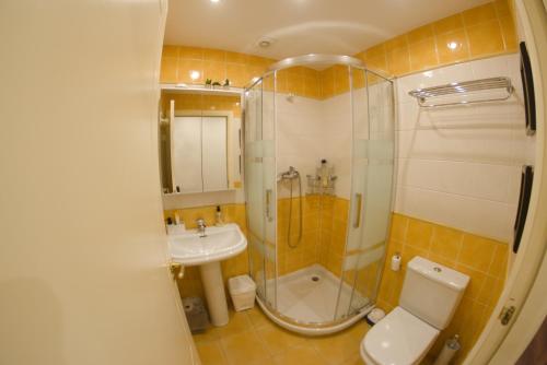 Een badkamer bij Piso reformado en 1ª línea Hondarribia (ESS02190)