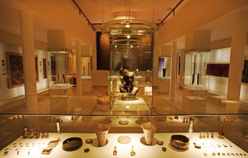 a museum with artifacts in a glass case at La Hacienda Bahia Paracas in Paracas