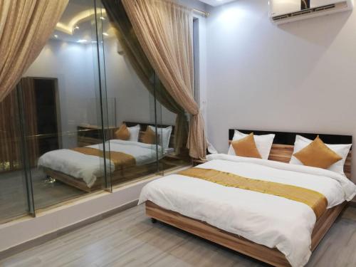 منتجع وسم للشاليهات و قاعات المناسبات tesisinde bir odada yatak veya yataklar