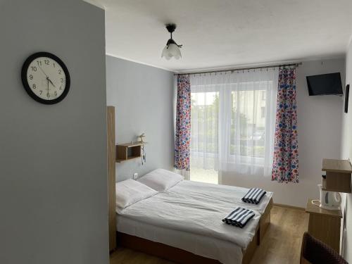 Un pat sau paturi într-o cameră la Za Burtą