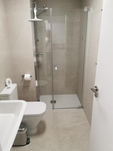 a bathroom with a shower and a toilet and a sink at Apartamento Justina 2 in Los Mártires