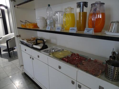 Makanan di atau berdekatan hotel